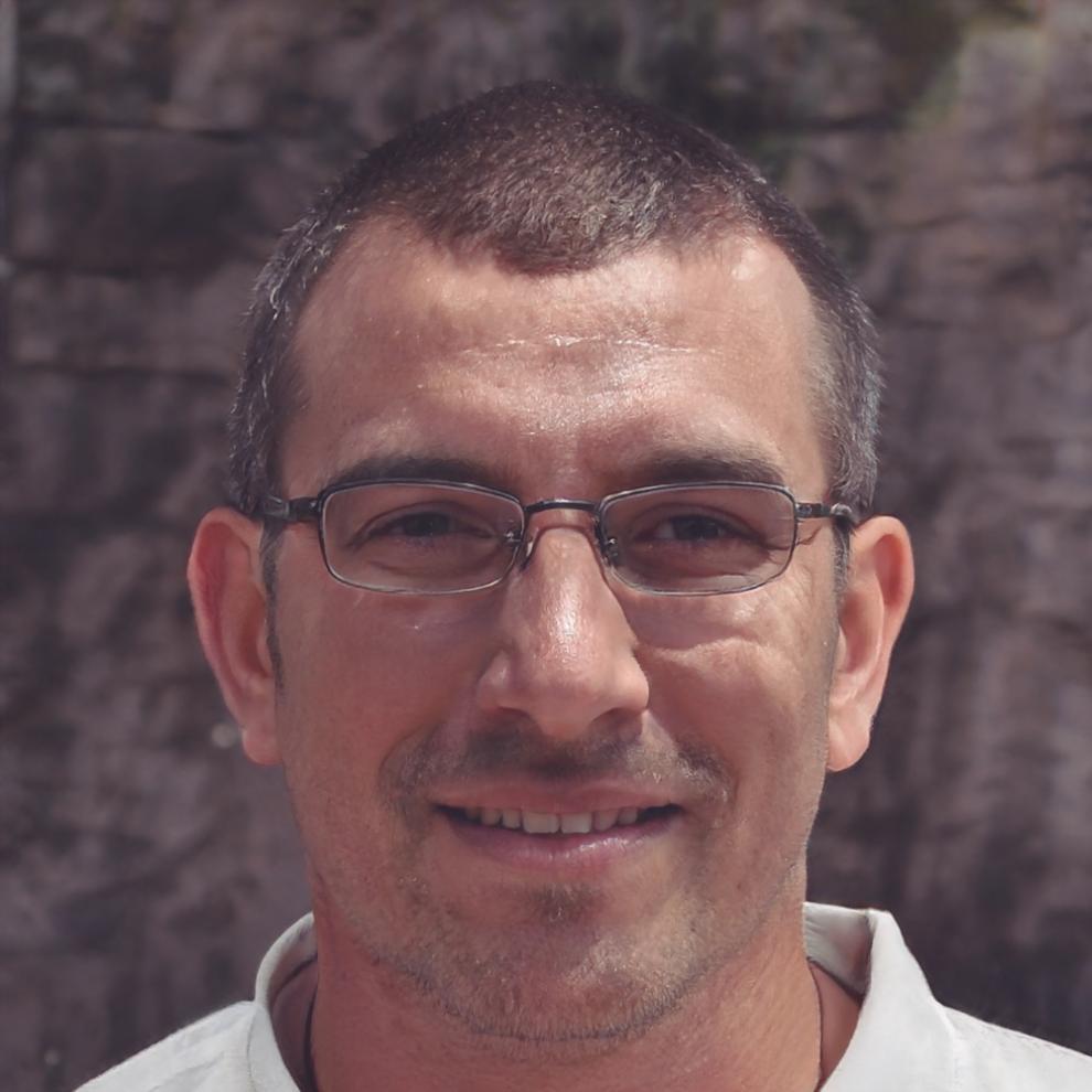 Experto en análisis financiero y optimización de recursos
